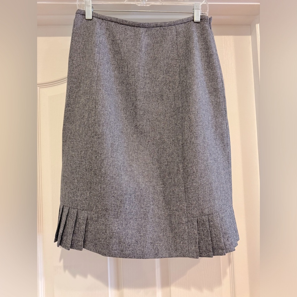 Women’s gray wool shirt, size 10; great condition